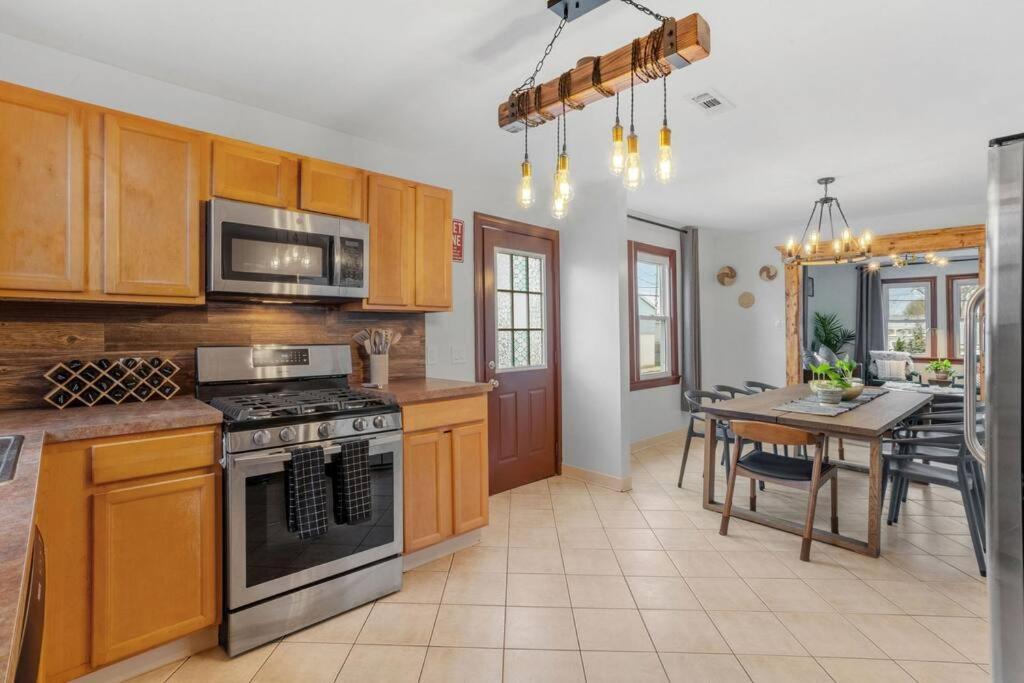 Renovated 6br 2ba Ac And Game Holiday home *