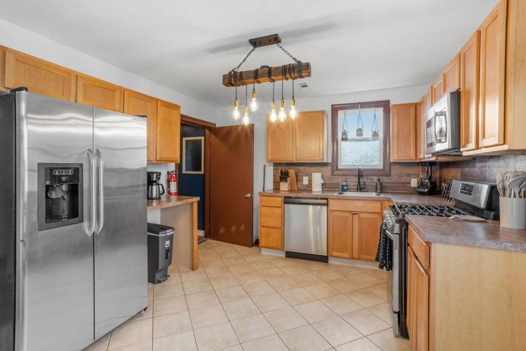 Renovated 6br 2ba Ac And Game Holiday home